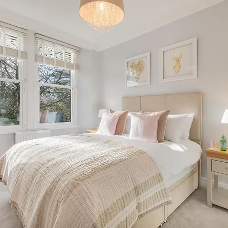 The Retreat - Luxury Home, Casa vacanze