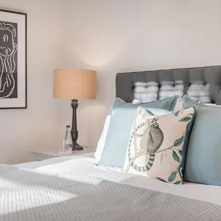 The Retreat - Luxury Home, Σπίτι διακοπών *